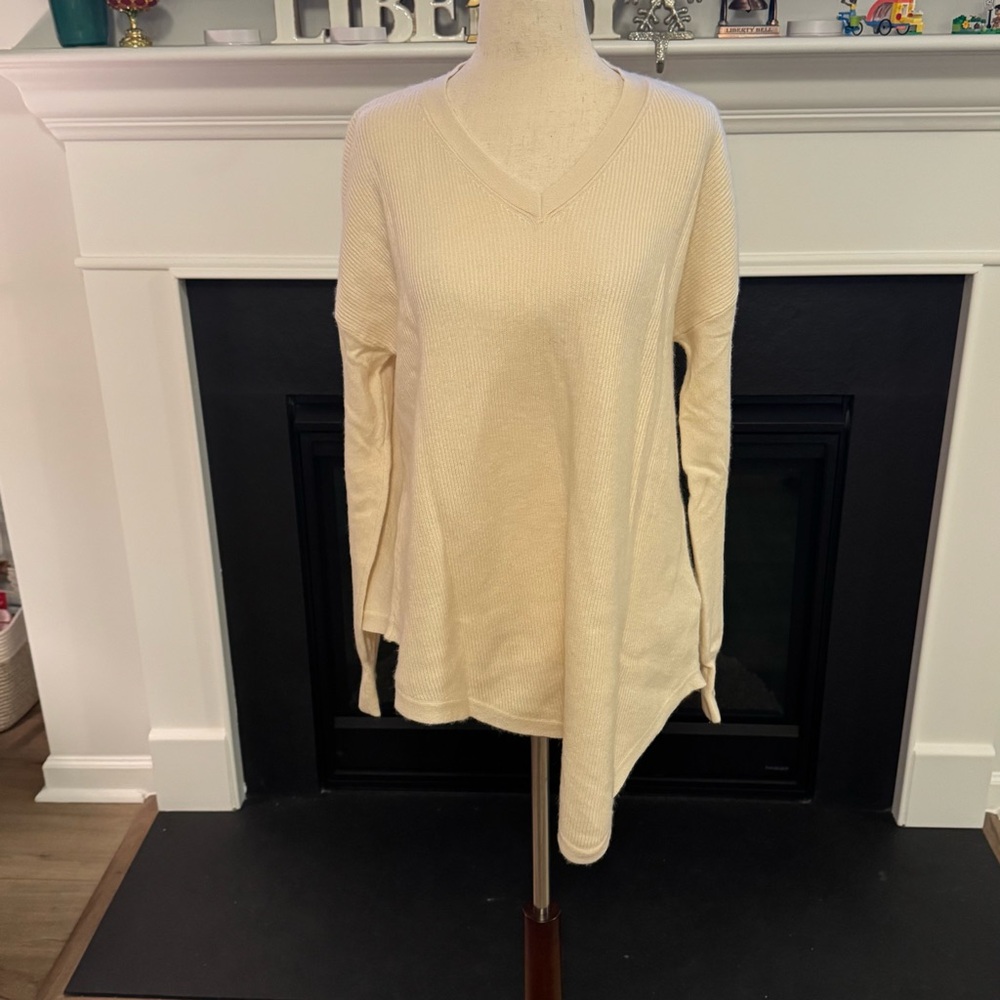 🤍 Rachel Zoe 100% Cashmere V-Neck Sweater – Ivory (Size M)